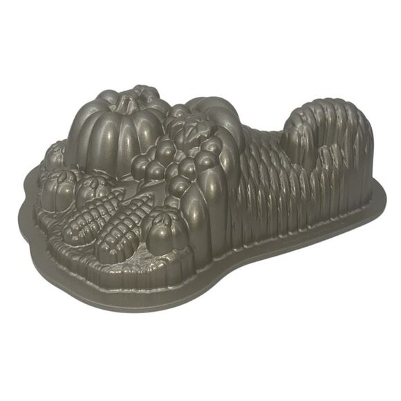 Nordic Ware Cornucopia Cake Mold 10 C Cast Aluminum Baking Pan Thanksgiving Fall - Picture 1 of 9